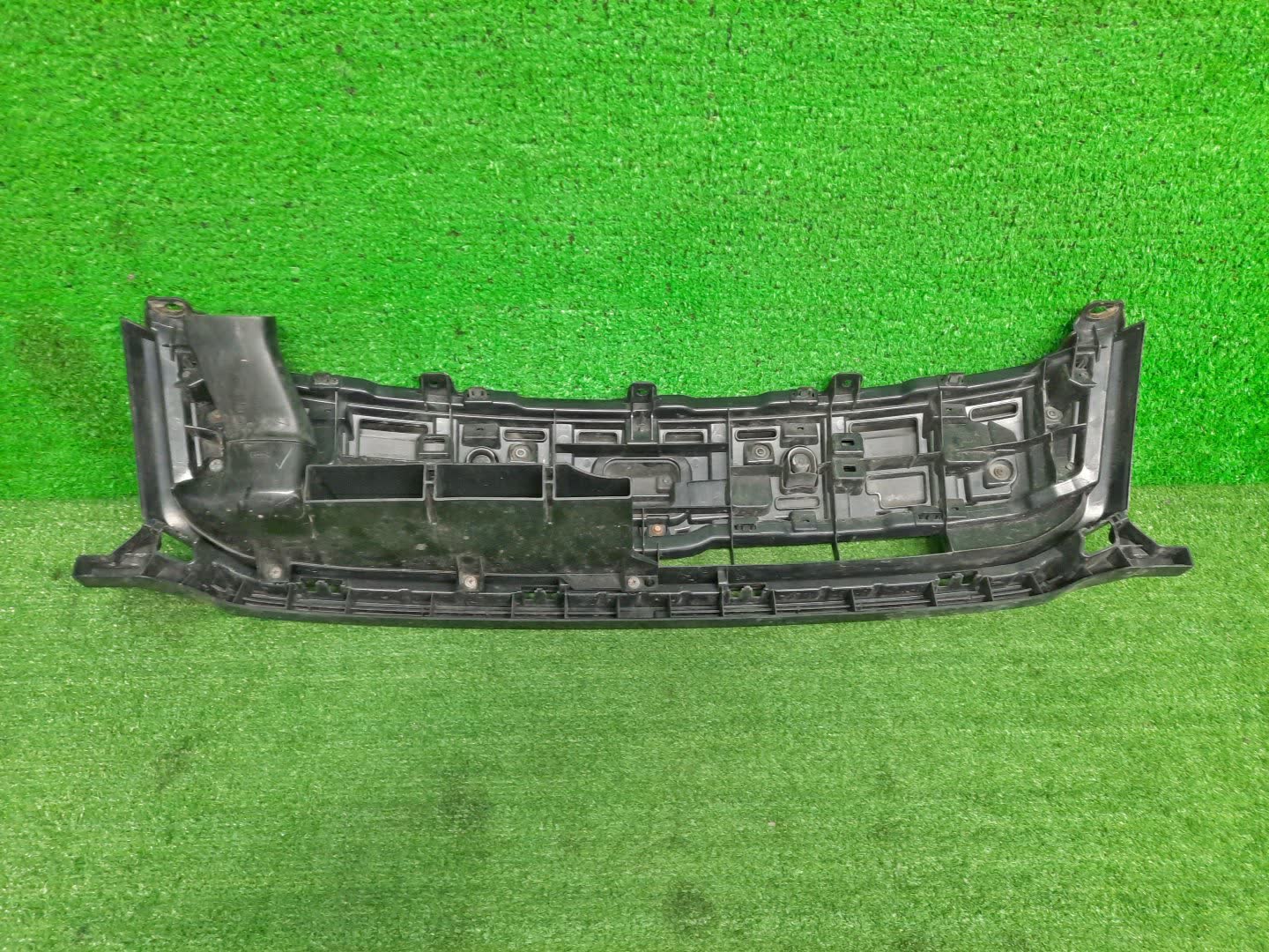 Решетка радиатора HONDA FREED SPIKE GP3 71121-SWZ-003 2 ракурс