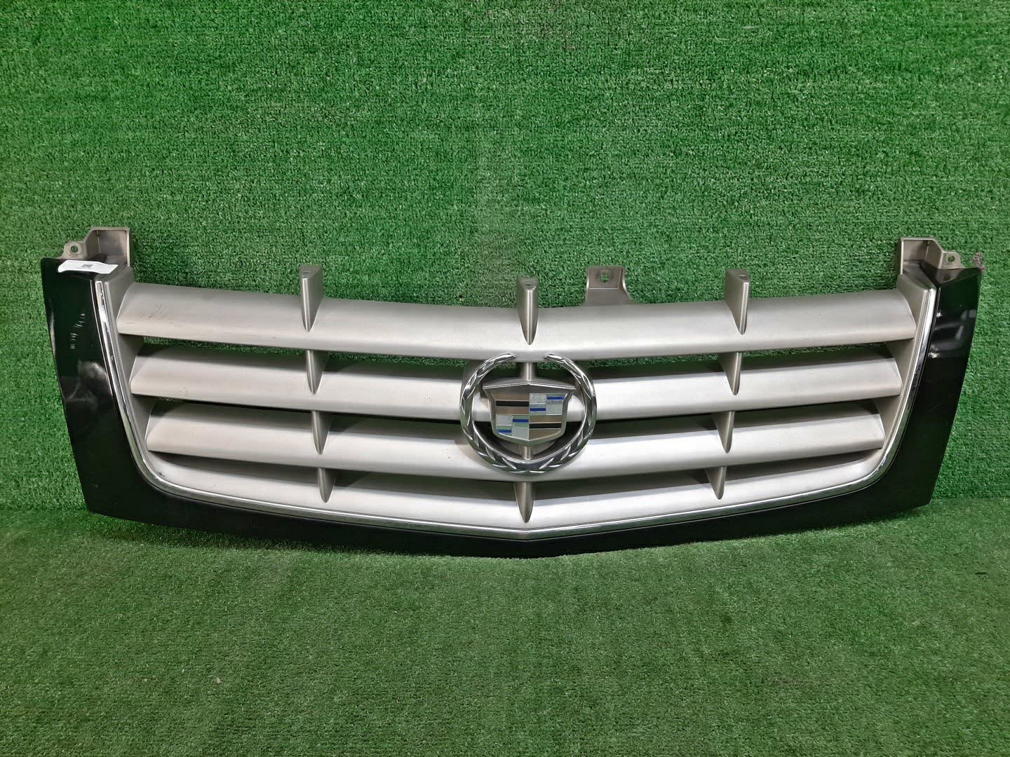Решетка радиатора CADILLAC ESCALADE GMT820 004890489 1 ракурс