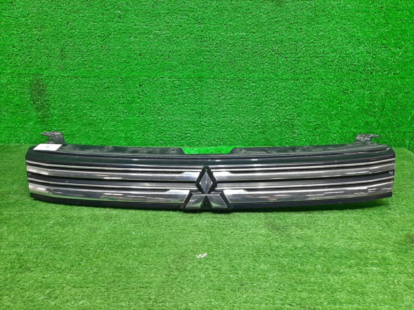 Решетка радиатора MITSUBISHI OUTLANDER GG2W, GF8W, GF7W 7450A643 1 ракурс