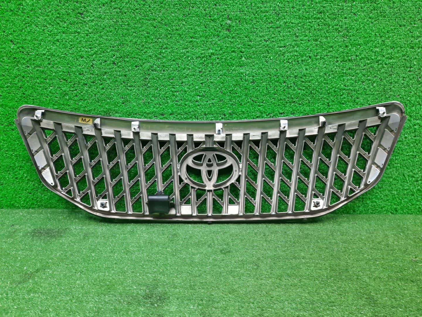 Решетка радиатора TOYOTA CROWN MAJESTA UZS207 53100-30290 2 ракурс