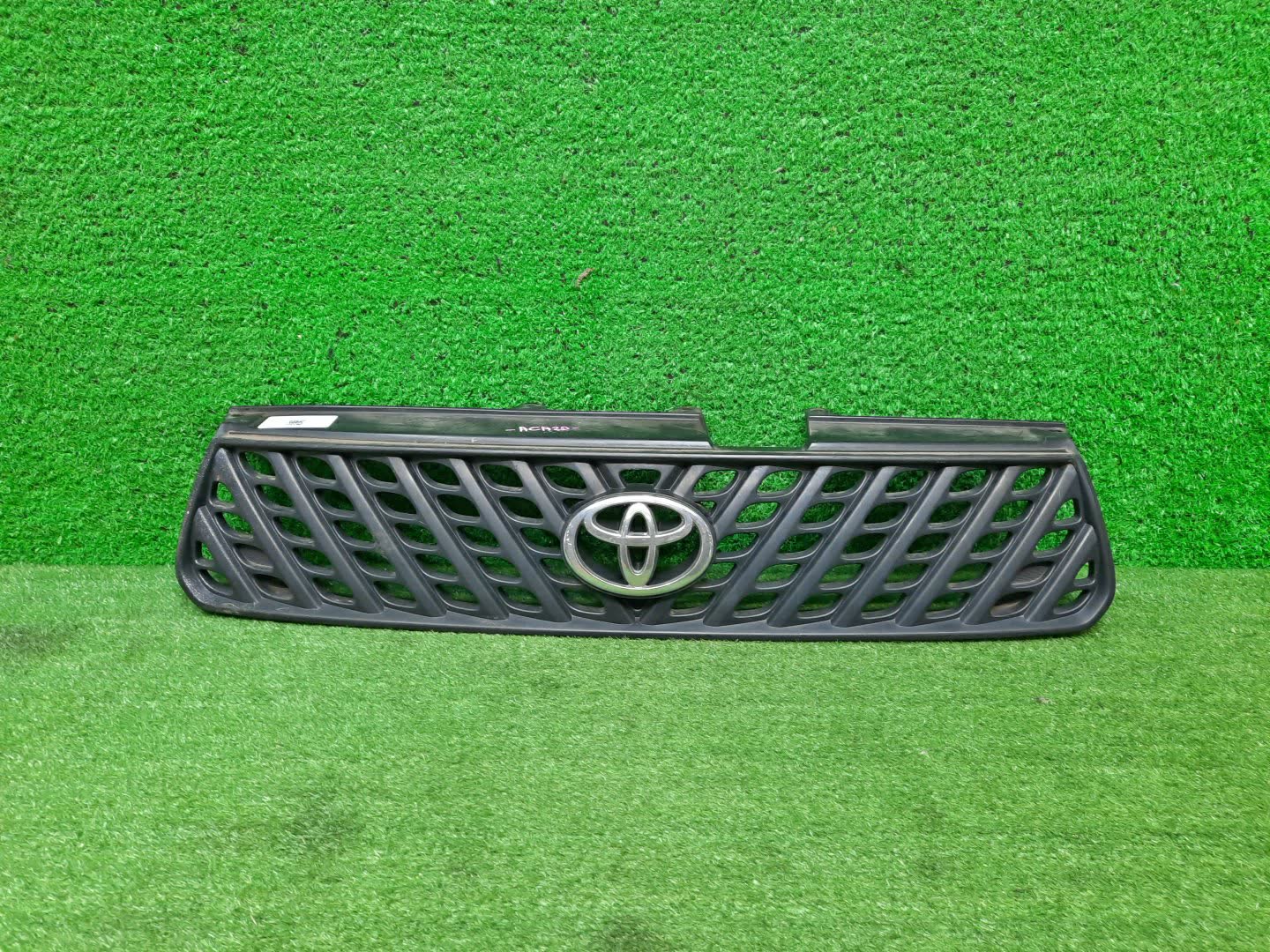 Решетка радиатора TOYOTA RAV4 ACA21W, ACA20W, ZCA26W, ZCA25W 53111-42080 1 ракурс Решетка радиатора TOYOTA RAV4 ACA21W, ACA20W, ZCA26W, ZCA25W 53111-42080 1 ракурс