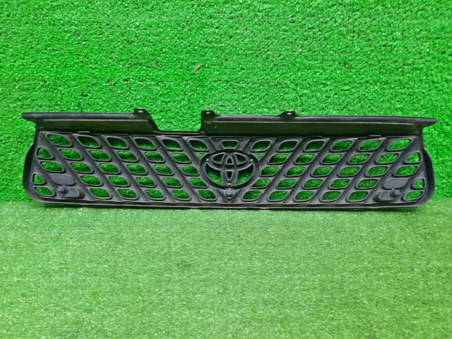 Решетка радиатора TOYOTA RAV4 ACA21W, ACA20W, ZCA26W, ZCA25W 53111-42080 2 ракурс