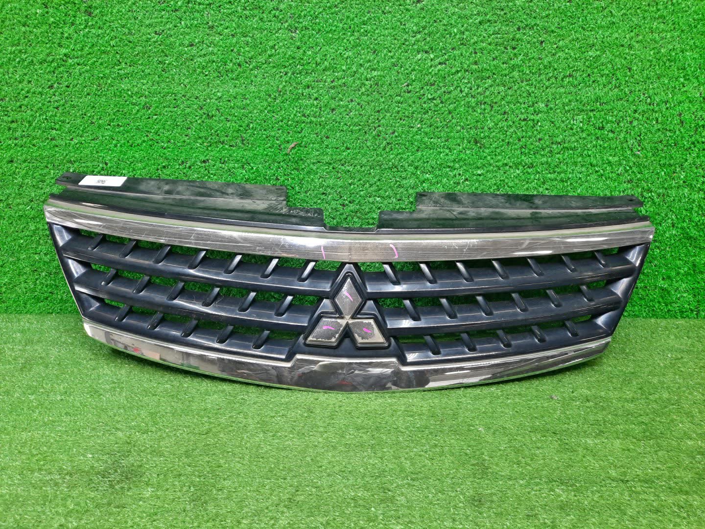 Решетка радиатора MITSUBISHI OUTLANDER CW4W, CW6W, CW5W 7450A-460 1 ракурс