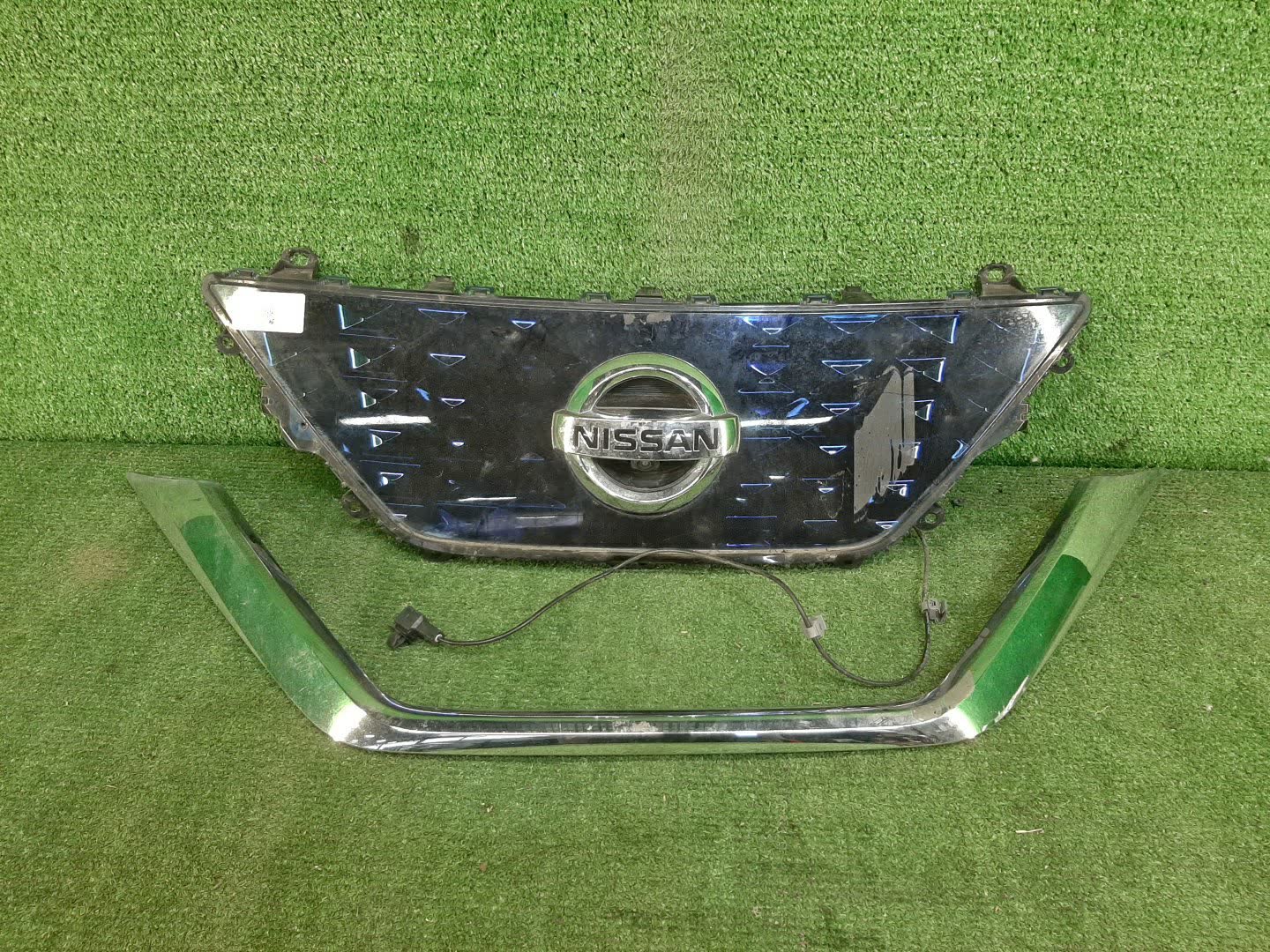 Решетка радиатора NISSAN LEAF ZE1 62072-5SK0C 1 ракурс