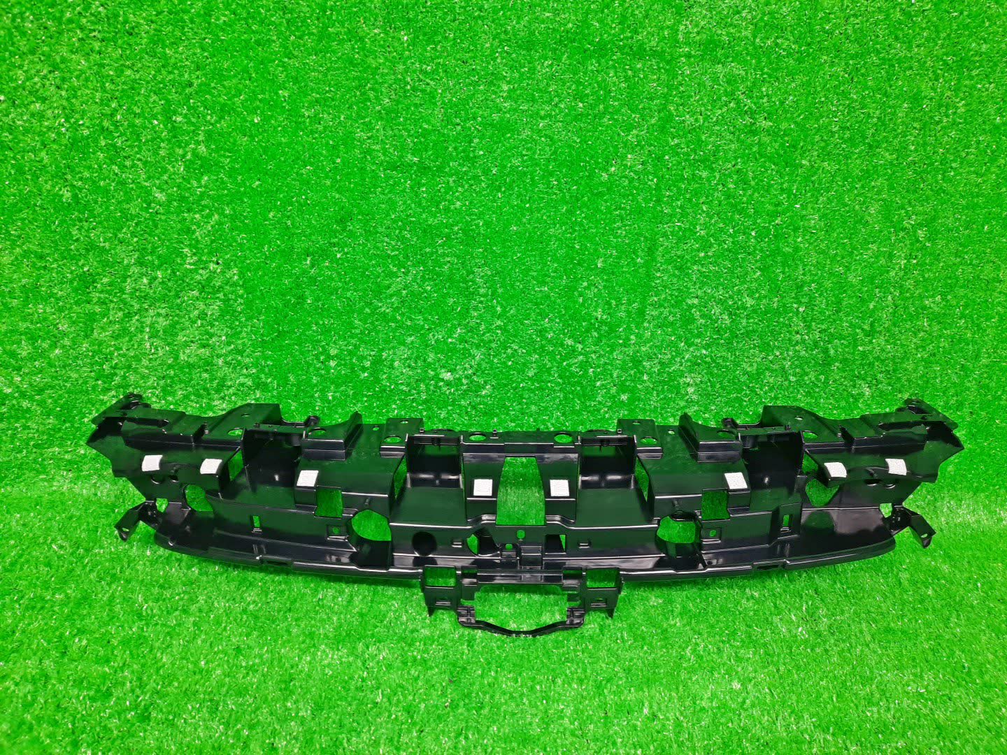 Решетка радиатора TOYOTA CROWN AZSH35 53117-30300 1 ракурс