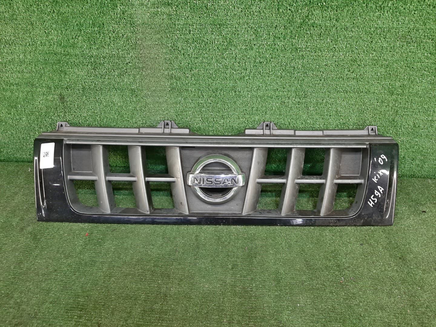 Решетка радиатора NISSAN KIX H59A 7450A-616ZZ 1 ракурс
