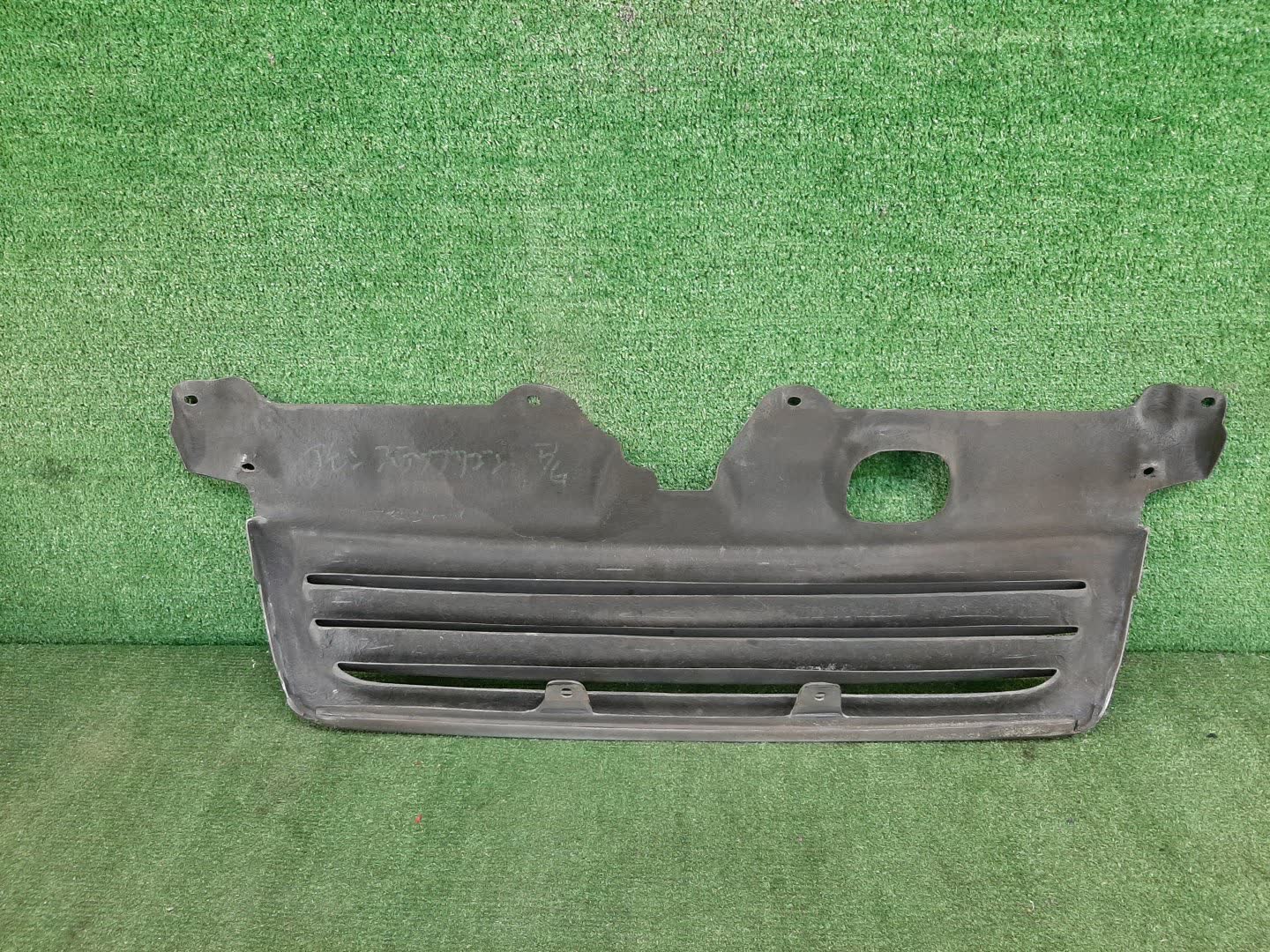 Решетка радиатора HONDA STEPWGN RF3, RF4, RF5, RF7, RF6, RF8 2 ракурс