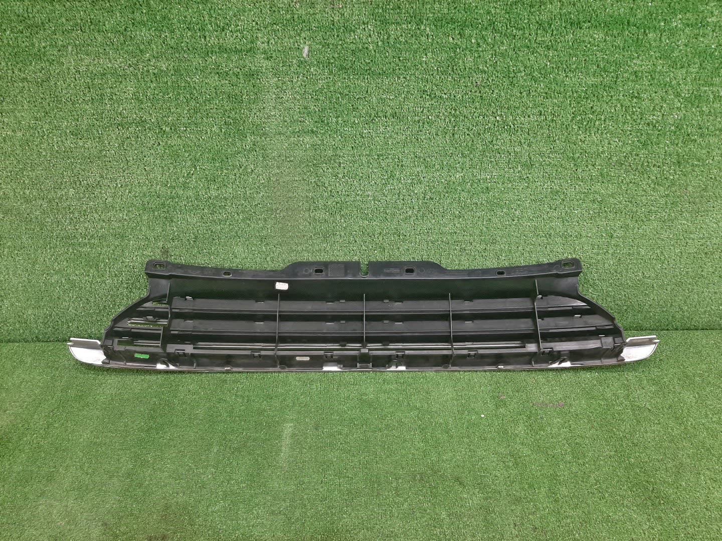 Решетка радиатора MINI HATCH R56 2752363/16443400 2 ракурс