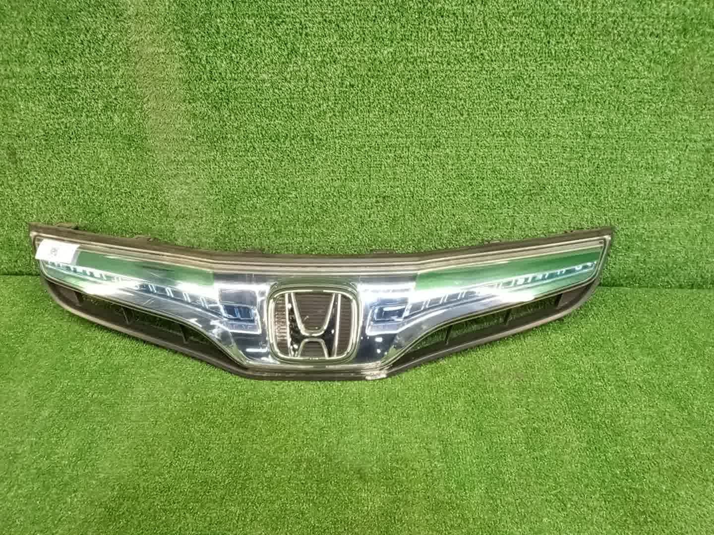 Решетка радиатора HONDA FIT GP1 71121-TF2-J01 1 ракурс