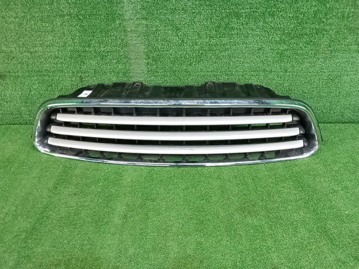 Решетка радиатора MINI COUNTRYMAN R60 9807711 1 ракурс