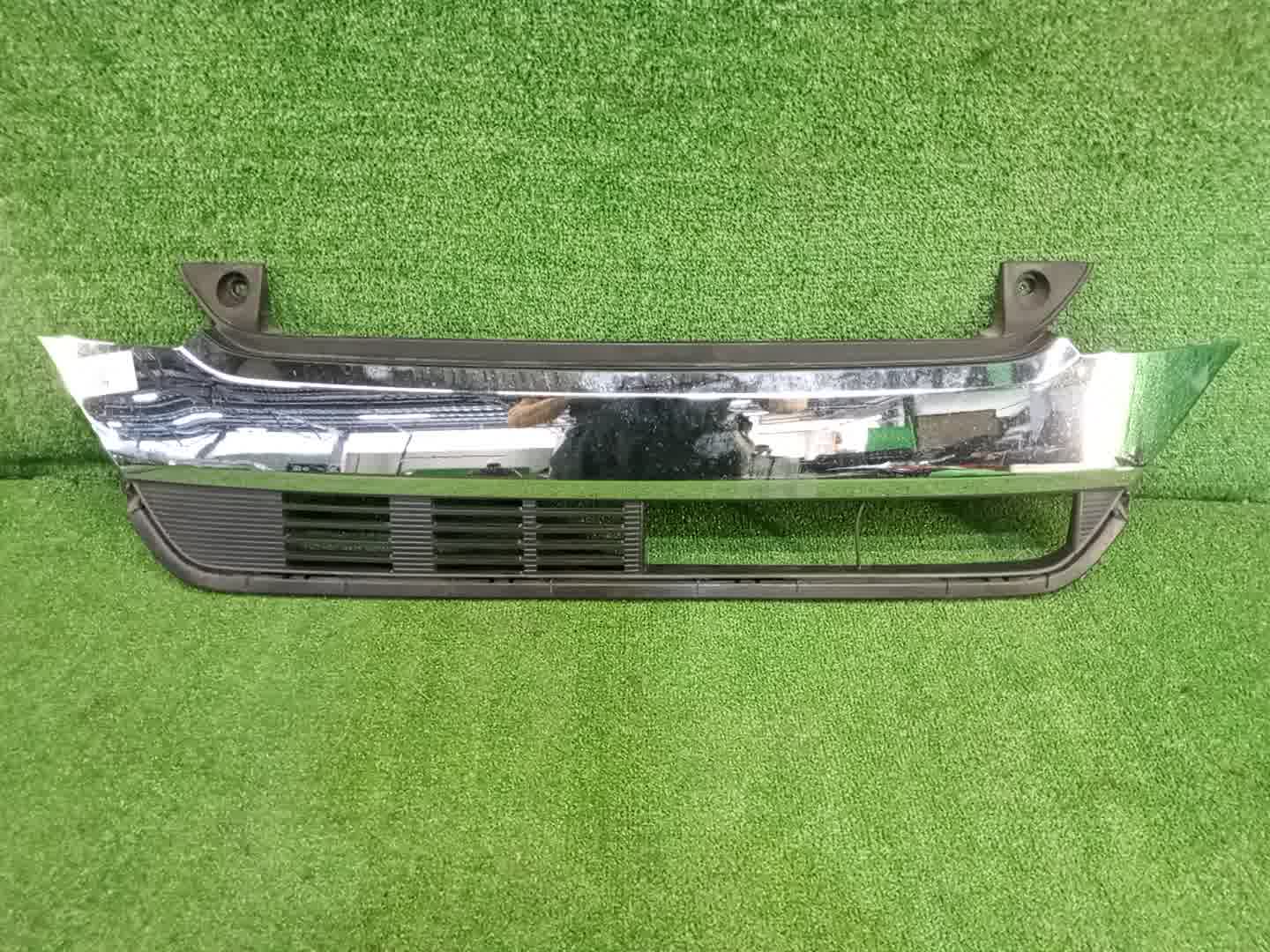Решетка радиатора HONDA N-BOX JF1 71121-TY0-N010 1 ракурс