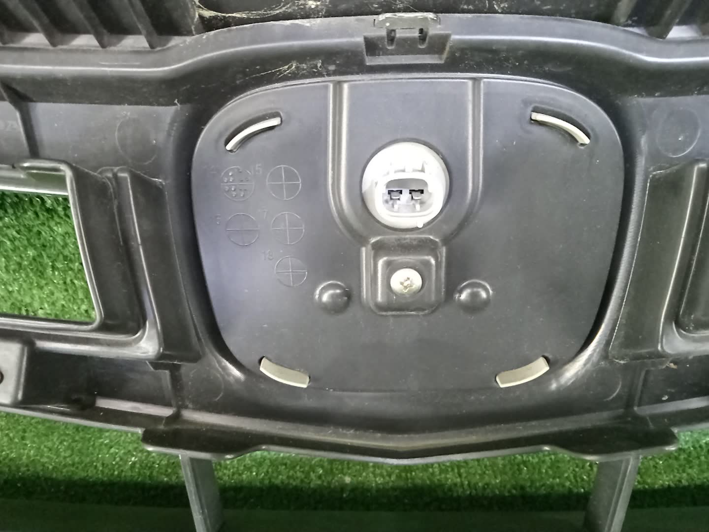 Решетка радиатора HONDA JADE FR5 5 ракурс