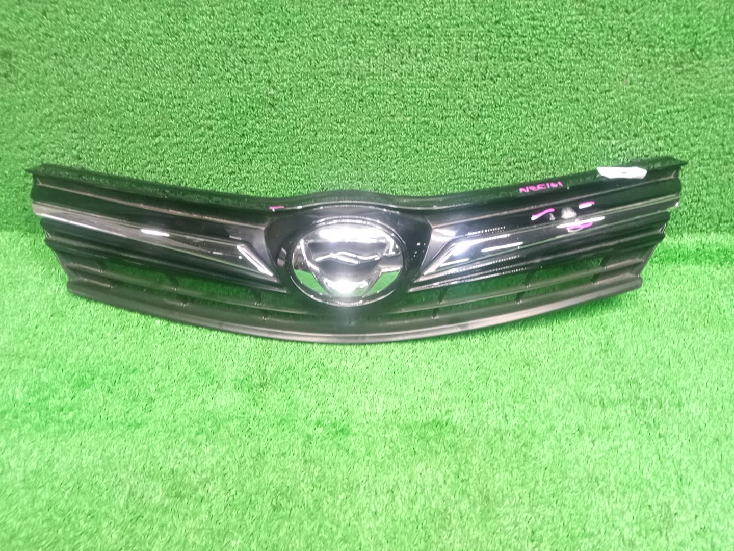 Решетка радиатора TOYOTA COROLLA FIELDER, COROLLA  AXIO ZRE162G, NZE164G, NZE161G, NKE165G, NRE161G, NZE161, NZE164, NRE161, NKE165, ZRE162, NRE160 53111-12D50 1 ракурс