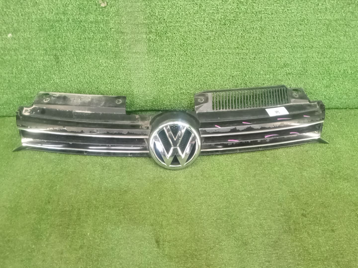 Решетка радиатора VOLKSWAGEN GOLF 5K1 1KG853651/651A 1 ракурс