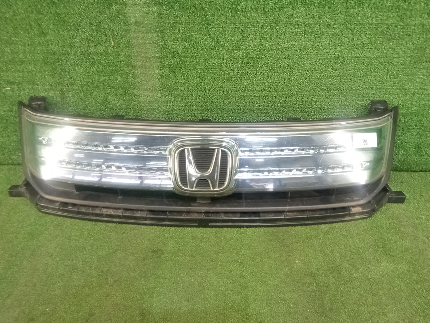 Решетка радиатора HONDA FREED SPIKE GB4 71121-SWZ-003 1 ракурс
