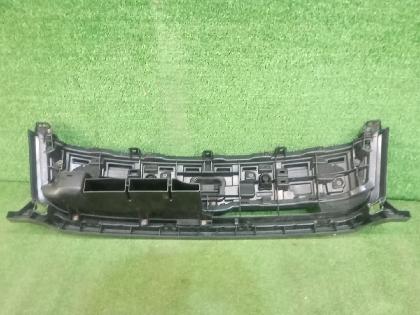 Решетка радиатора HONDA FREED SPIKE GB4 71121-SWZ-003 2 ракурс