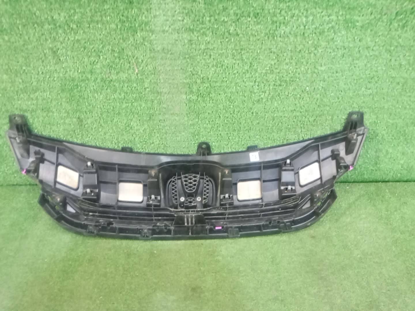 Решетка радиатора HONDA FIT SHUTTLE GP2 71121-TD7-J01-M1 3 ракурс