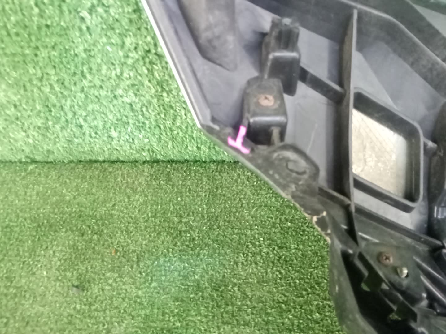 Решетка радиатора HONDA FIT SHUTTLE GP2 71121-TD7-J01-M1 5 ракурс