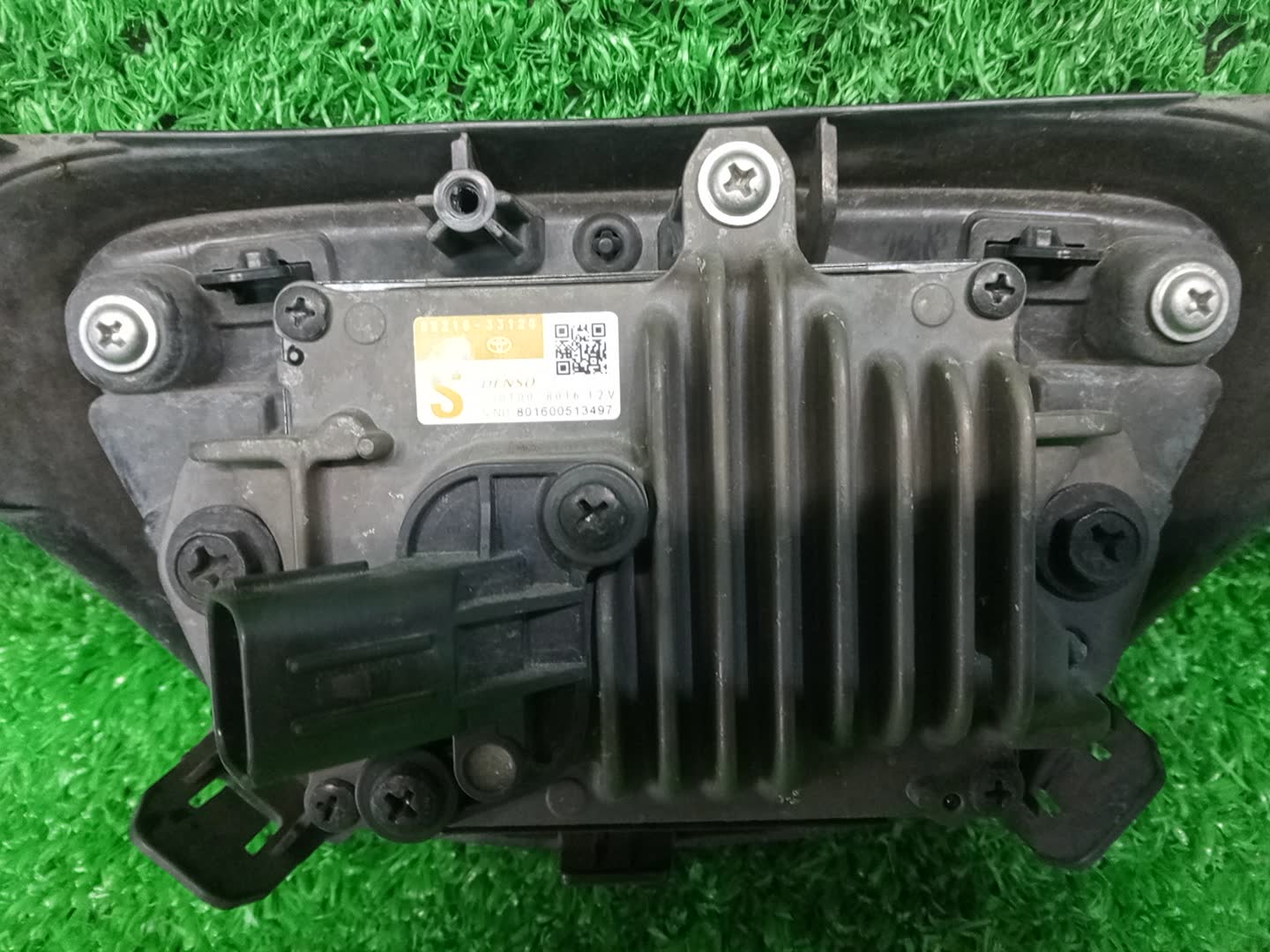 Решетка радиатора TOYOTA COROLLA ZWE211, ZRE212, NRE210, ZWE214, ZWE214W, ZWE211W, NRE210W, ZRE212W 53111-12F30/88210-33120 3 ракурс