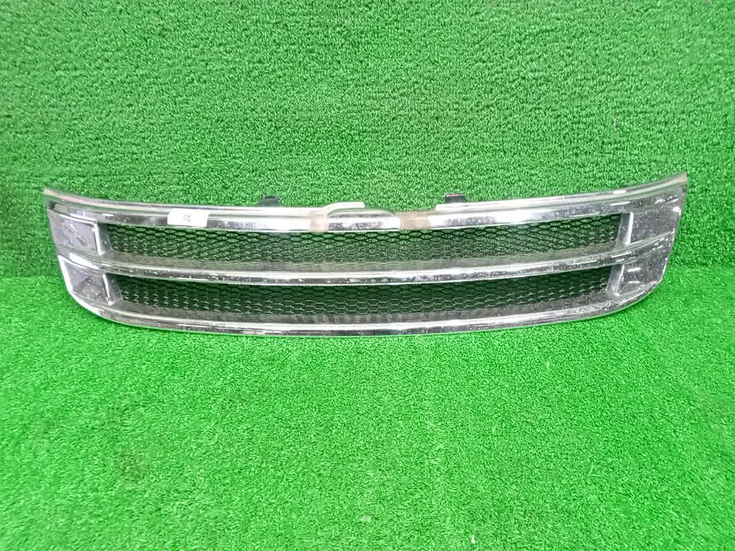 Решетка радиатора TOYOTA ISIS ZNM10, ZNM10W, ANM10, ANM10W, ANM15, ANM15W, ZGM10, ZGM10W, ZGM11, ZGM11W, ZGM15, ZGM15W, ANM10G, ZGM10G, ANM15G, ZNM10G, ZGM11G, ZGM15G 1 ракурс