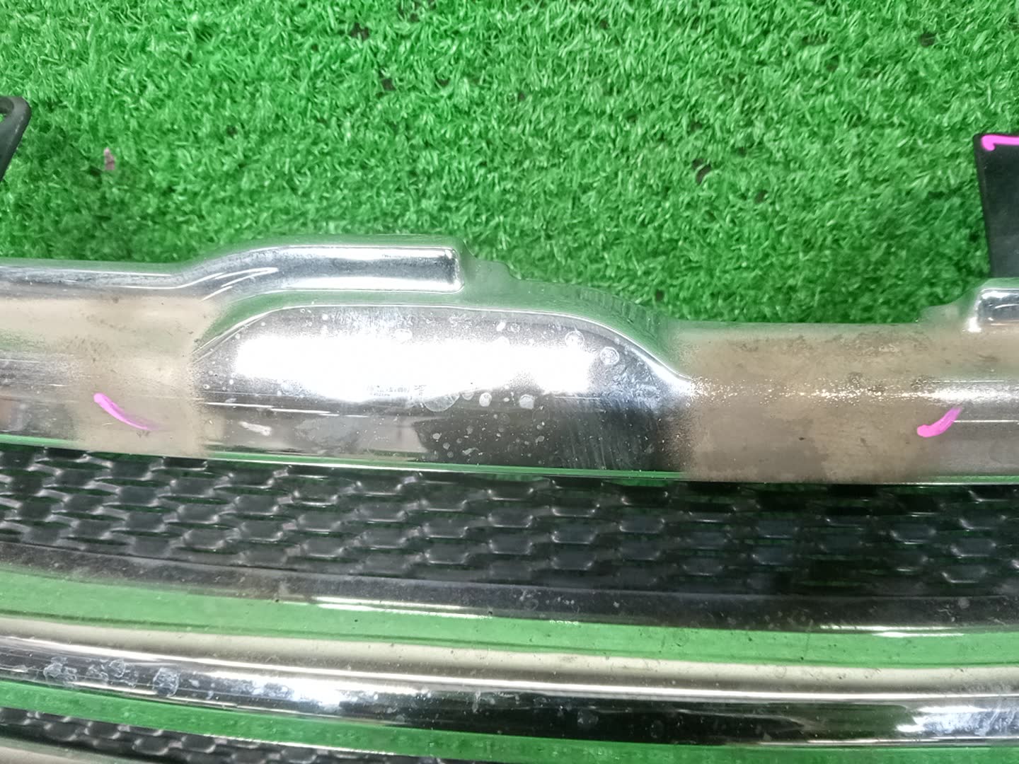 Решетка радиатора TOYOTA ISIS ZNM10, ZNM10W, ANM10, ANM10W, ANM15, ANM15W, ZGM10, ZGM10W, ZGM11, ZGM11W, ZGM15, ZGM15W, ANM10G, ZGM10G, ANM15G, ZNM10G, ZGM11G, ZGM15G 2 ракурс