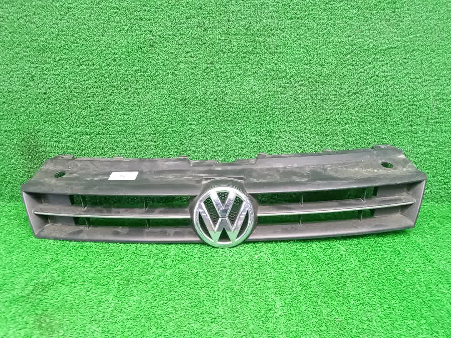 Решетка радиатора VOLKSWAGEN POLO 6R1 6R0853653 1 ракурс