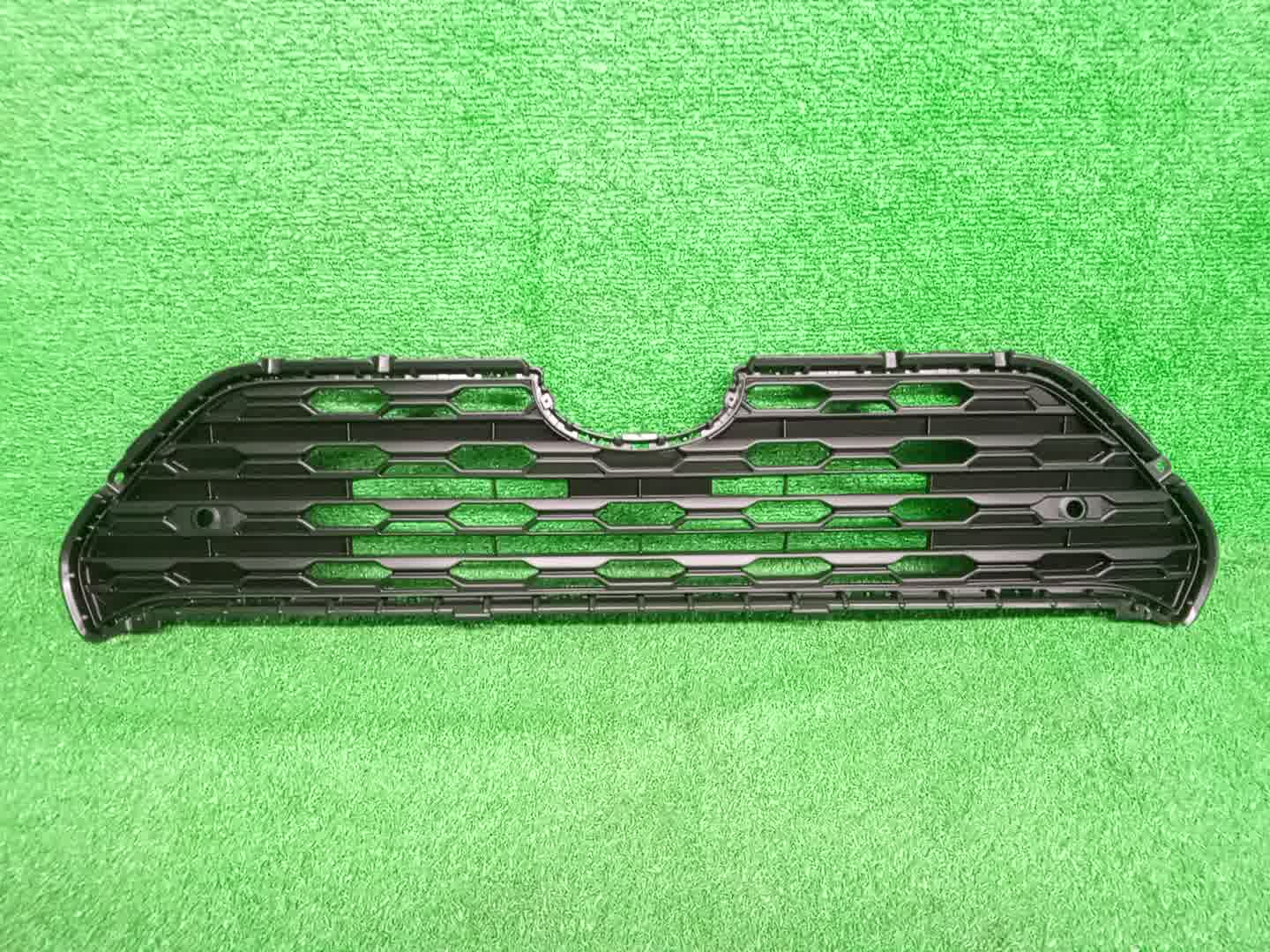 Решетка радиатора TOYOTA RAV4 AXAH52 53112-42150 1 ракурс Решетка радиатора TOYOTA RAV4 AXAH52 53112-42150 1 ракурс