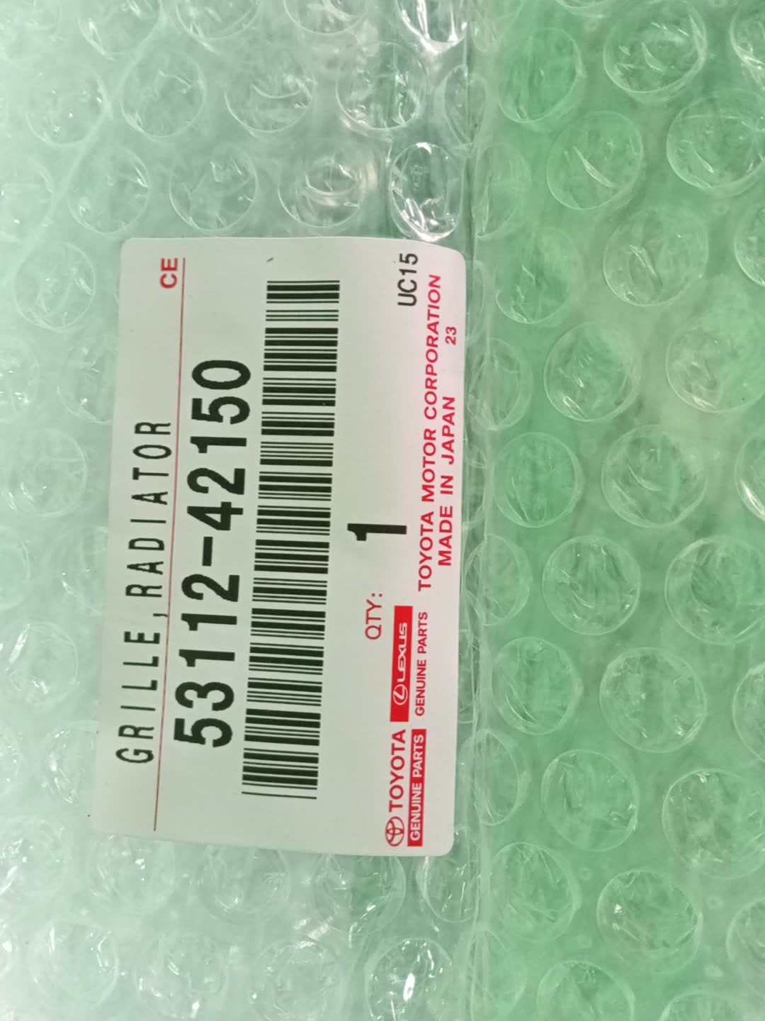 Решетка радиатора TOYOTA RAV4 AXAH52 53112-42150 3 ракурс