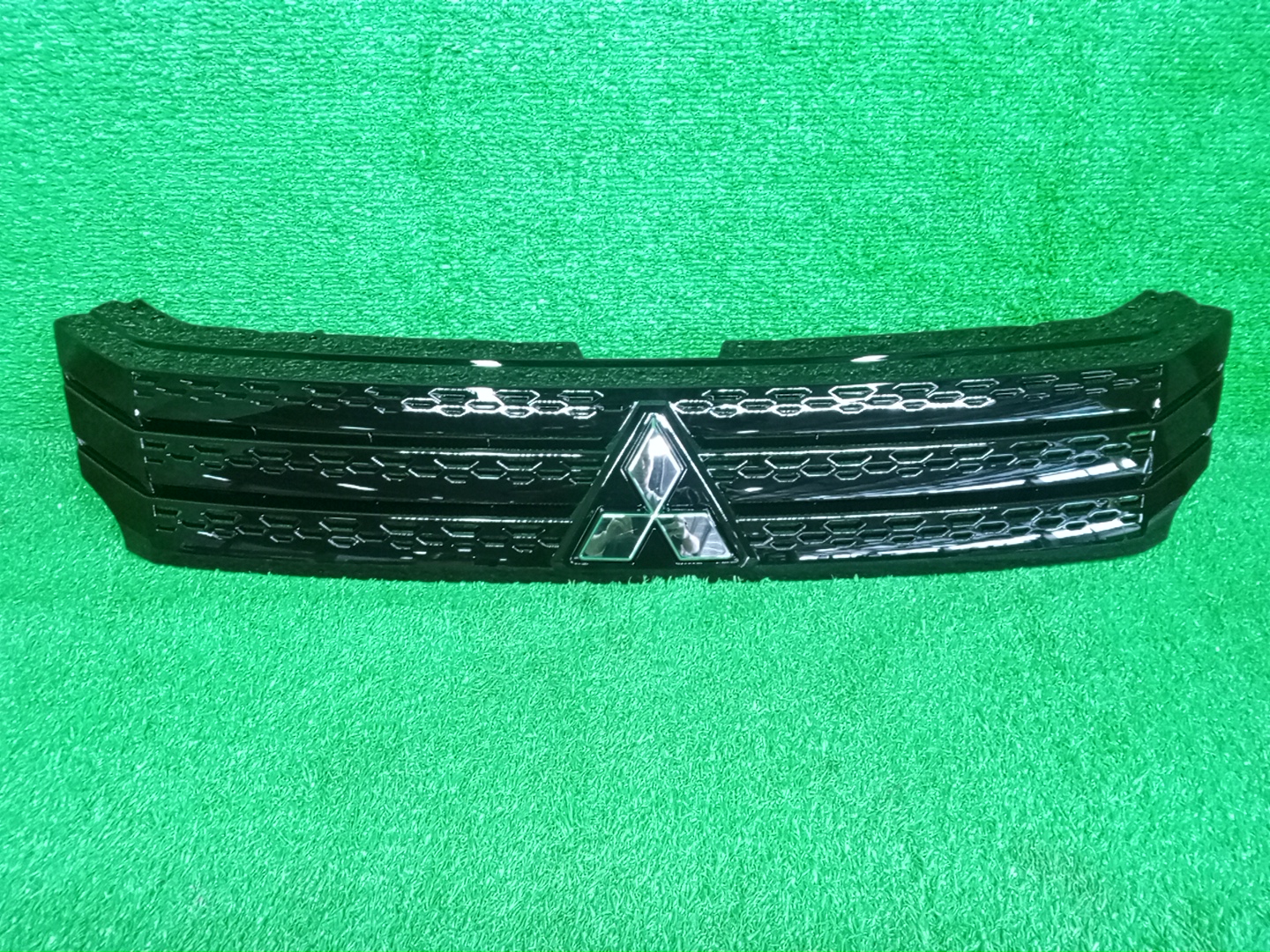 Решетка радиатора MITSUBISHI ECLIPSE CROSS GK1W 7450B539 1 ракурс