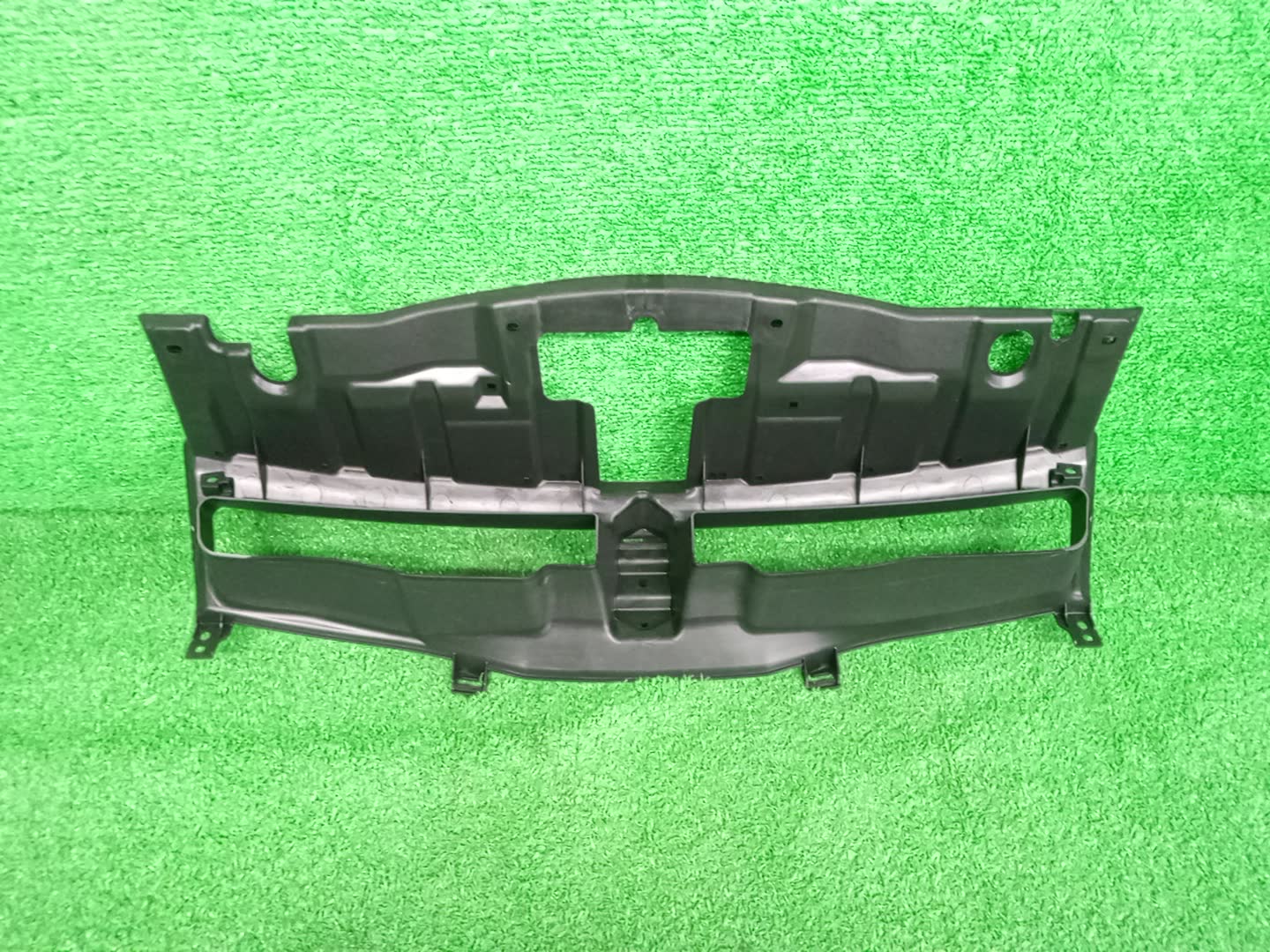 Решетка радиатора SUZUKI ESCUDO, GRAND VITARA TDB4W, TD94W, TD54W, TDA4W, TDB4, TE94, TD54, JT 72121-77KA0 2 ракурс Решетка радиатора SUZUKI ESCUDO, GRAND VITARA TDB4W, TD94W, TD54W, TDA4W, TDB4, TE94, TD54, JT 72121-77KA0 2 ракурс