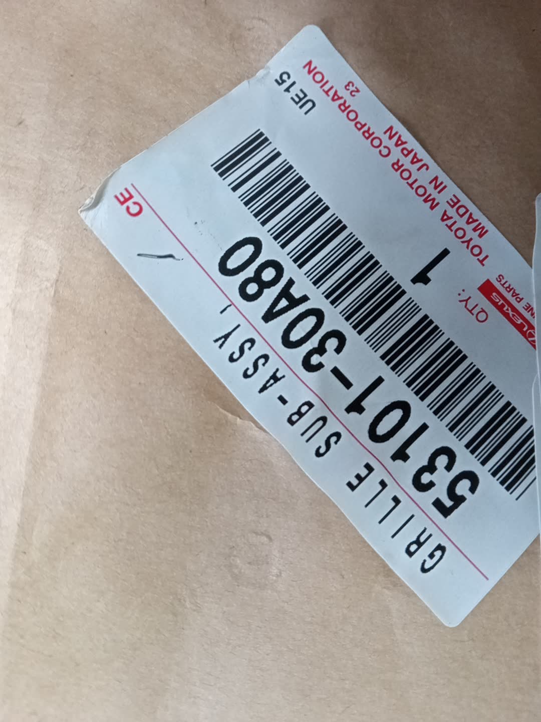 Решетка радиатора TOYOTA CROWN AWS210 53101-30A80 3 ракурс