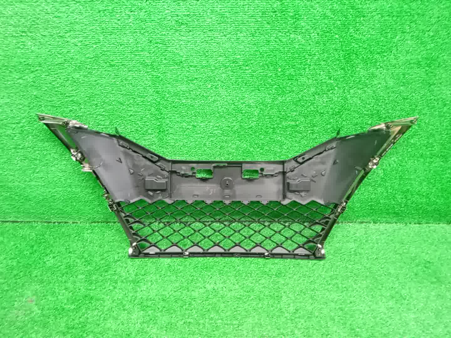 Решетка радиатора TOYOTA CROWN AWS210 53102-30180 2 ракурс