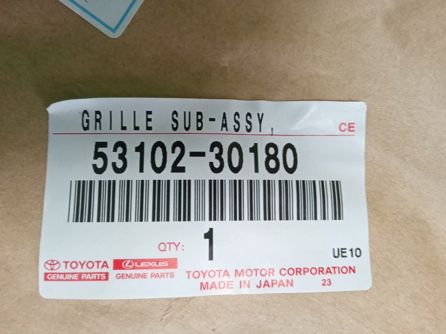 Решетка радиатора TOYOTA CROWN AWS210 53102-30180 3 ракурс