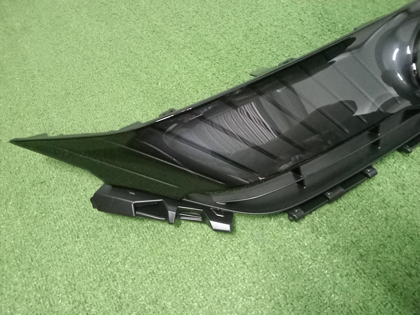 Решетка радиатора TOYOTA HARRIER AXUH80 53101-48B61 2 ракурс