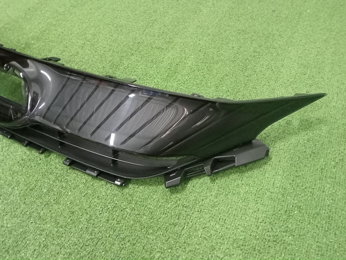 Решетка радиатора TOYOTA HARRIER AXUH80 53101-48B61 3 ракурс