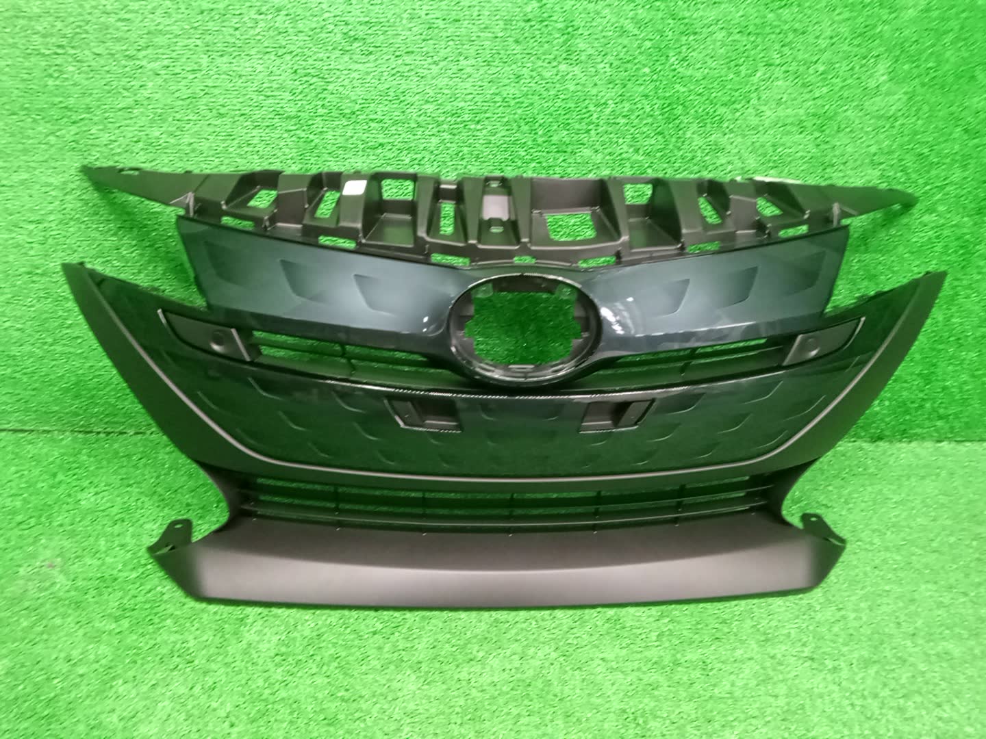 Решетка радиатора TOYOTA PRIUS PHV ZVW52 53101-47160 1 ракурс