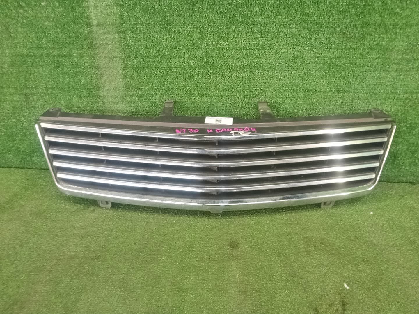 Решетка радиатора передняя NISSAN X-TRAIL T30, NT30, PNT30 62310-1A360 1 ракурс