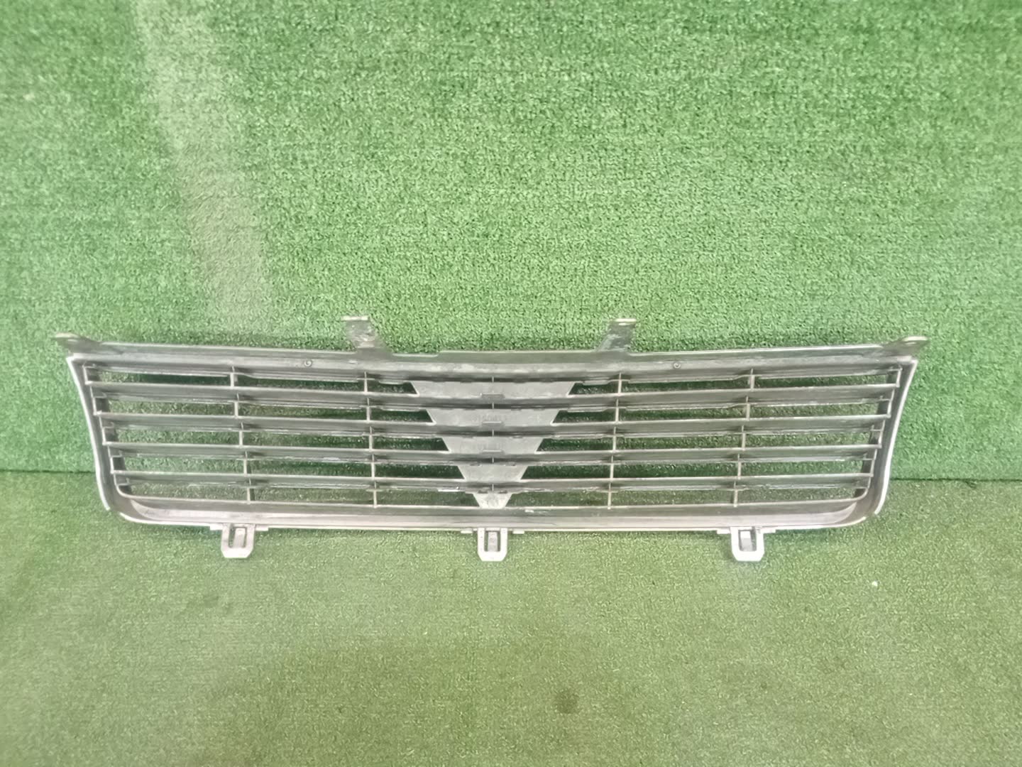 Решетка радиатора передняя NISSAN X-TRAIL T30, NT30, PNT30 62310-1A360 4 ракурс