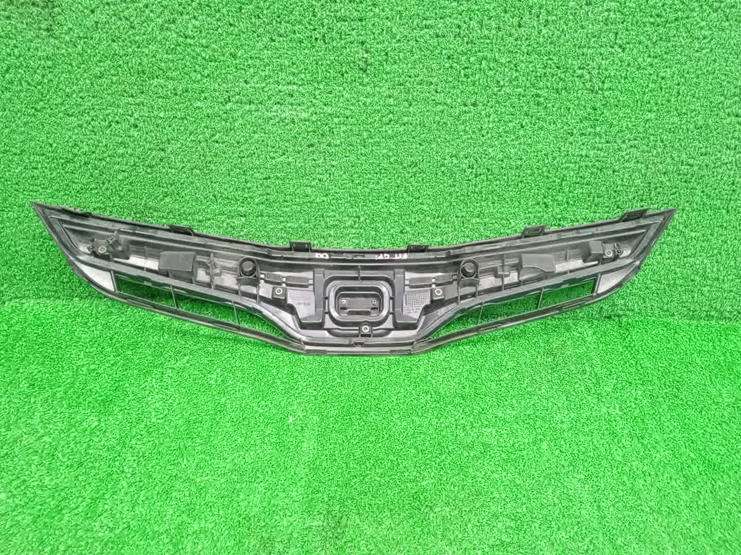 Решетка радиатора HONDA FIT GP1 71121-TF2-J01 2 ракурс