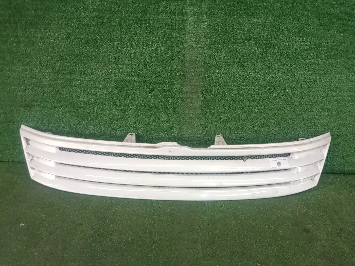 Решетка радиатора передняя TOYOTA ISIS ZNM10, ZNM10W, ANM10, ANM10W, ANM15, ANM15W, ZGM10, ZGM10W, ZGM11, ZGM11W, ZGM15, ZGM15W, ANM10G, ZGM10G, ANM15G, ZNM10G, ZGM11G, ZGM15G 1 ракурс