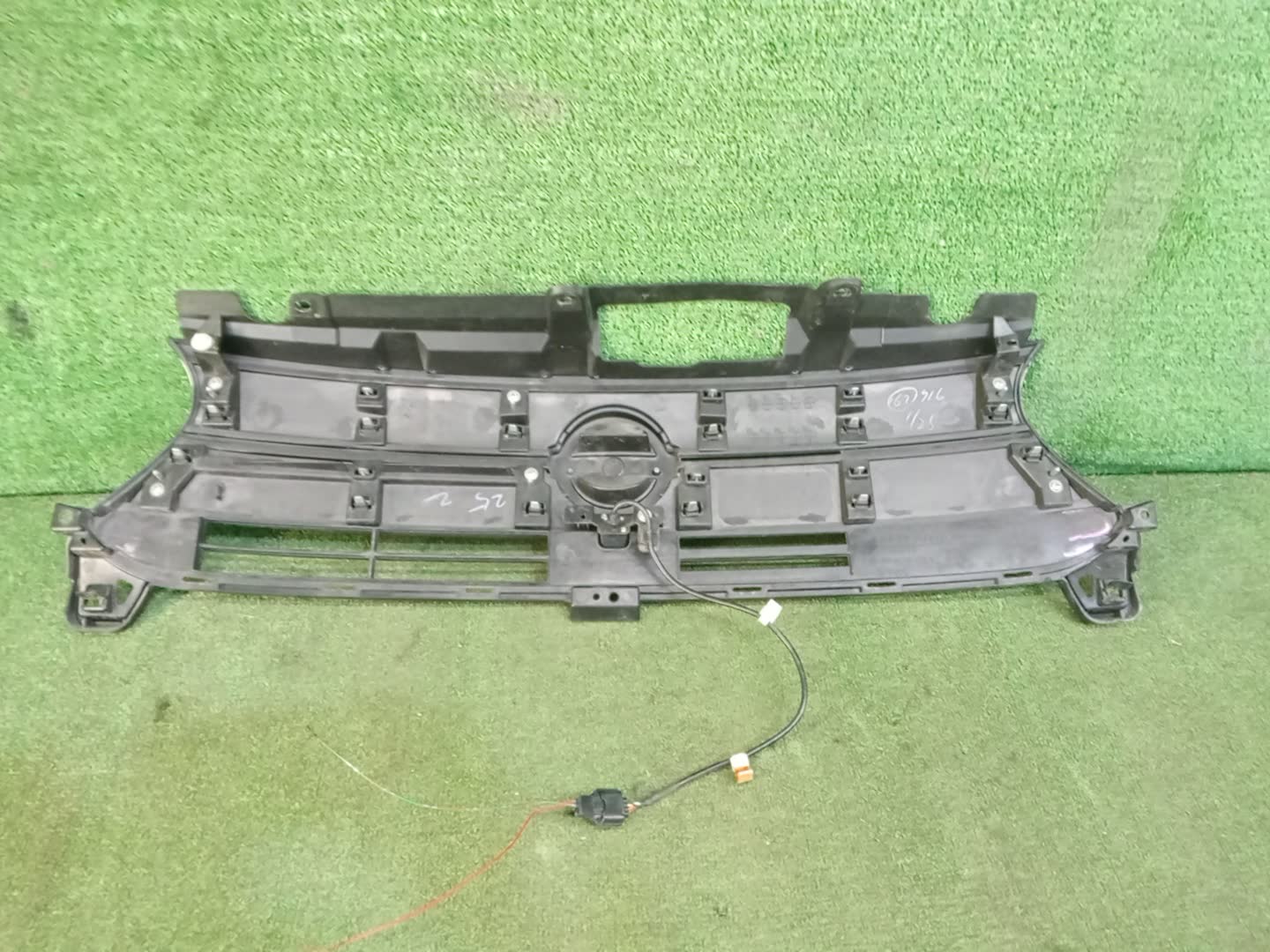Решетка радиатора NISSAN DAYZ B21W 6400G912 4 ракурс