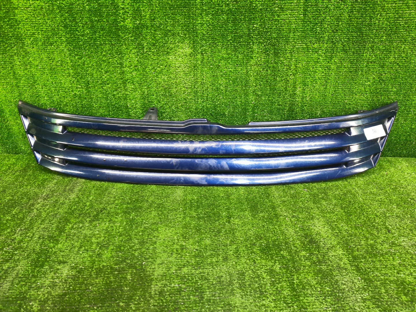 Решетка радиатора TOYOTA ISIS ZNM10, ZNM10W, ANM10, ANM10W, ANM15, ANM15W, ZGM10, ZGM10W, ZGM11, ZGM11W, ZGM15, ZGM15W, ANM10G, ZGM10G, ANM15G, ZNM10G, ZGM11G, ZGM15G 1 ракурс