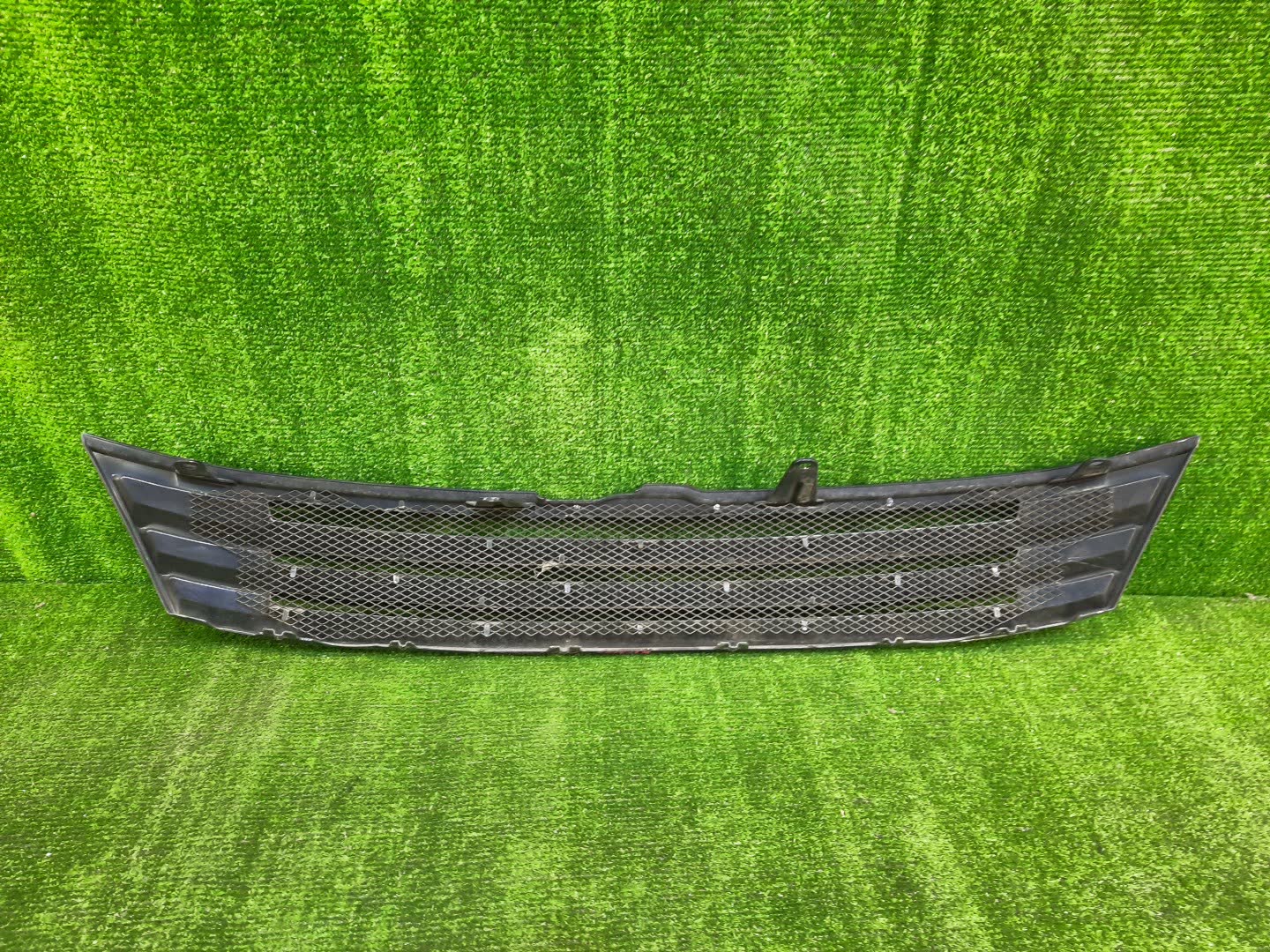 Решетка радиатора TOYOTA ISIS ZNM10, ZNM10W, ANM10, ANM10W, ANM15, ANM15W, ZGM10, ZGM10W, ZGM11, ZGM11W, ZGM15, ZGM15W, ANM10G, ZGM10G, ANM15G, ZNM10G, ZGM11G, ZGM15G 2 ракурс