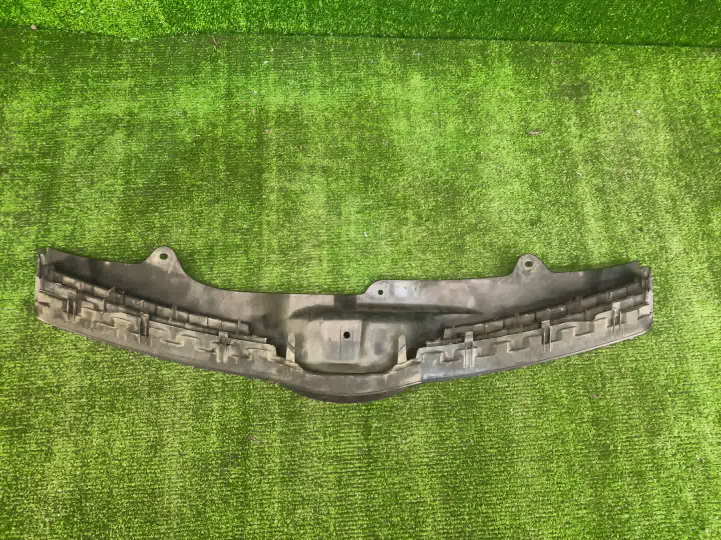Решетка радиатора TOYOTA IST, URBAN CRUISER NCP110, NCP115, ZSP110, NSP110 53114-52040 2 ракурс