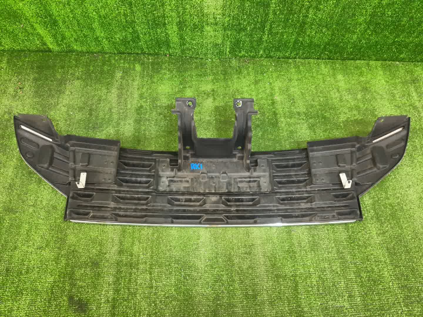 Решетка радиатора HONDA STEPWGN RK1 2 ракурс
