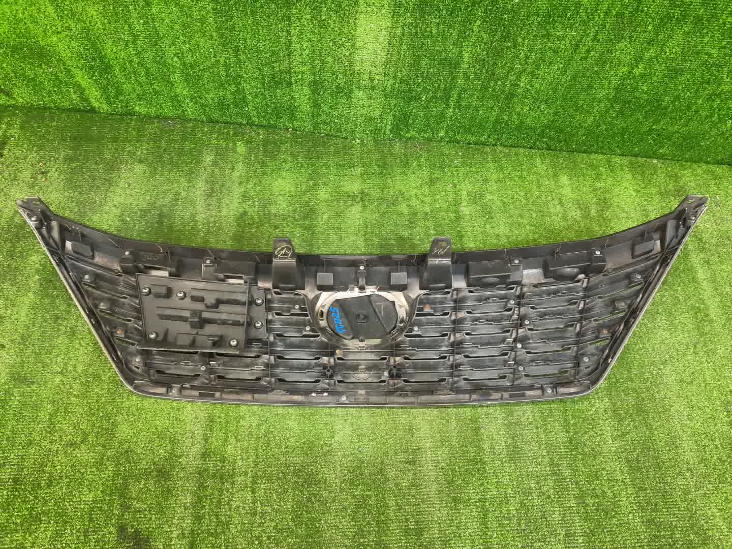 Решетка радиатора TOYOTA VELLFIRE ANH25W, GGH25W, GGH20W, ANH20W 53101-58140 2 ракурс