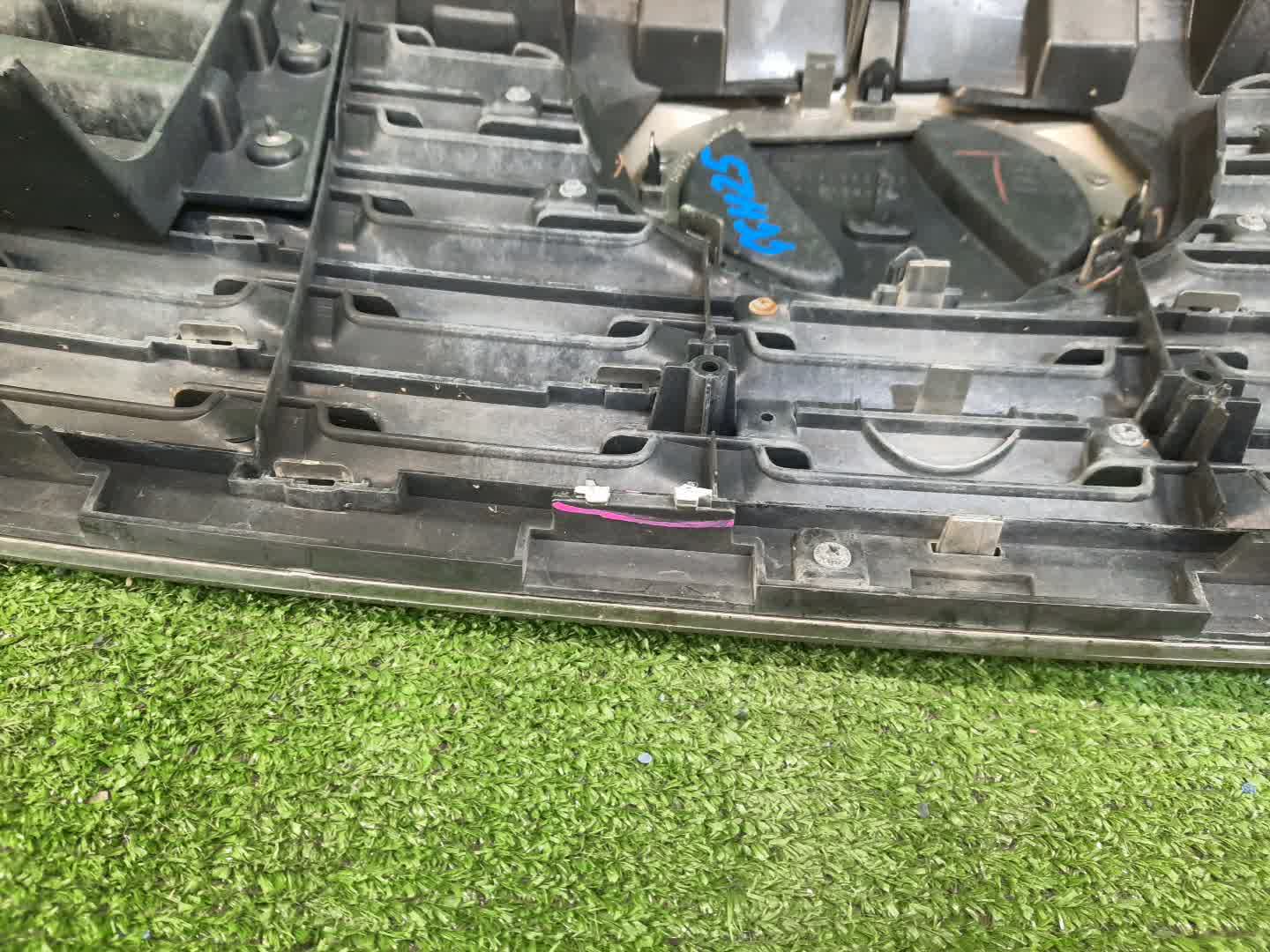 Решетка радиатора TOYOTA VELLFIRE ANH25W, GGH25W, GGH20W, ANH20W 53101-58140 3 ракурс