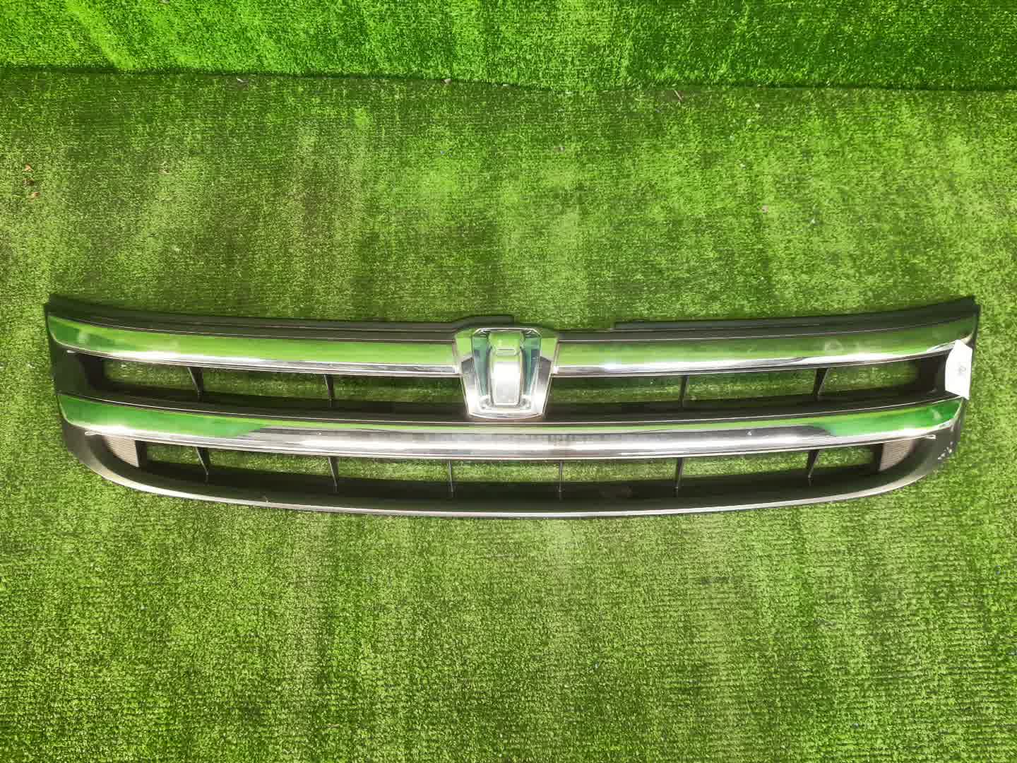 Решетка радиатора TOYOTA ISIS ZNM10, ZNM10W, ANM10, ANM10W, ANM15, ANM15W, ZGM10, ZGM10W, ZGM11, ZGM11W, ZGM15, ZGM15W, ANM10G, ZGM10G, ANM15G, ZNM10G, ZGM11G, ZGM15G 53101-44270 1 ракурс
