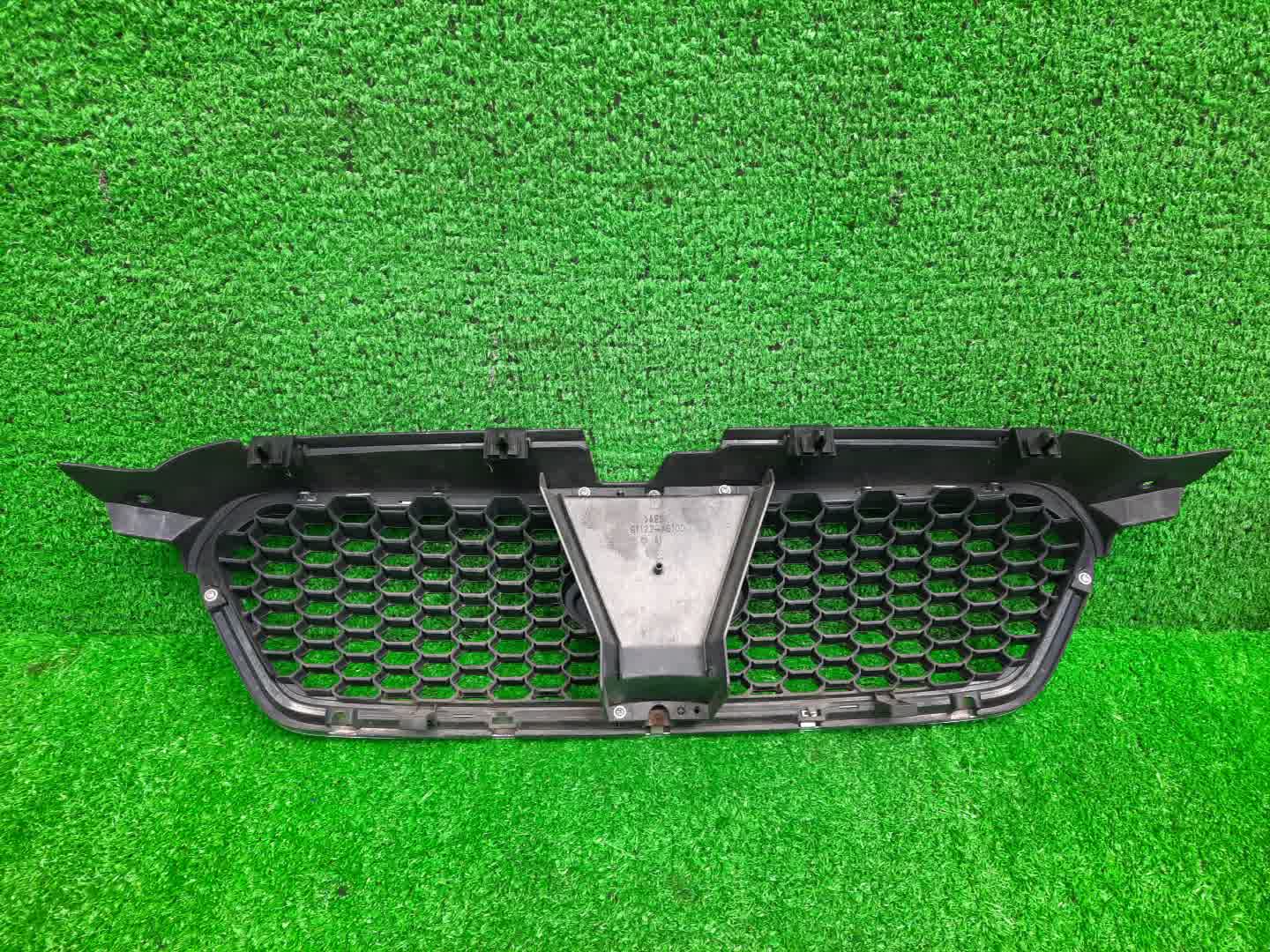 Решетка радиатора SUBARU LEGACY BP9, BP5, BPE 91122-AG100 2 ракурс