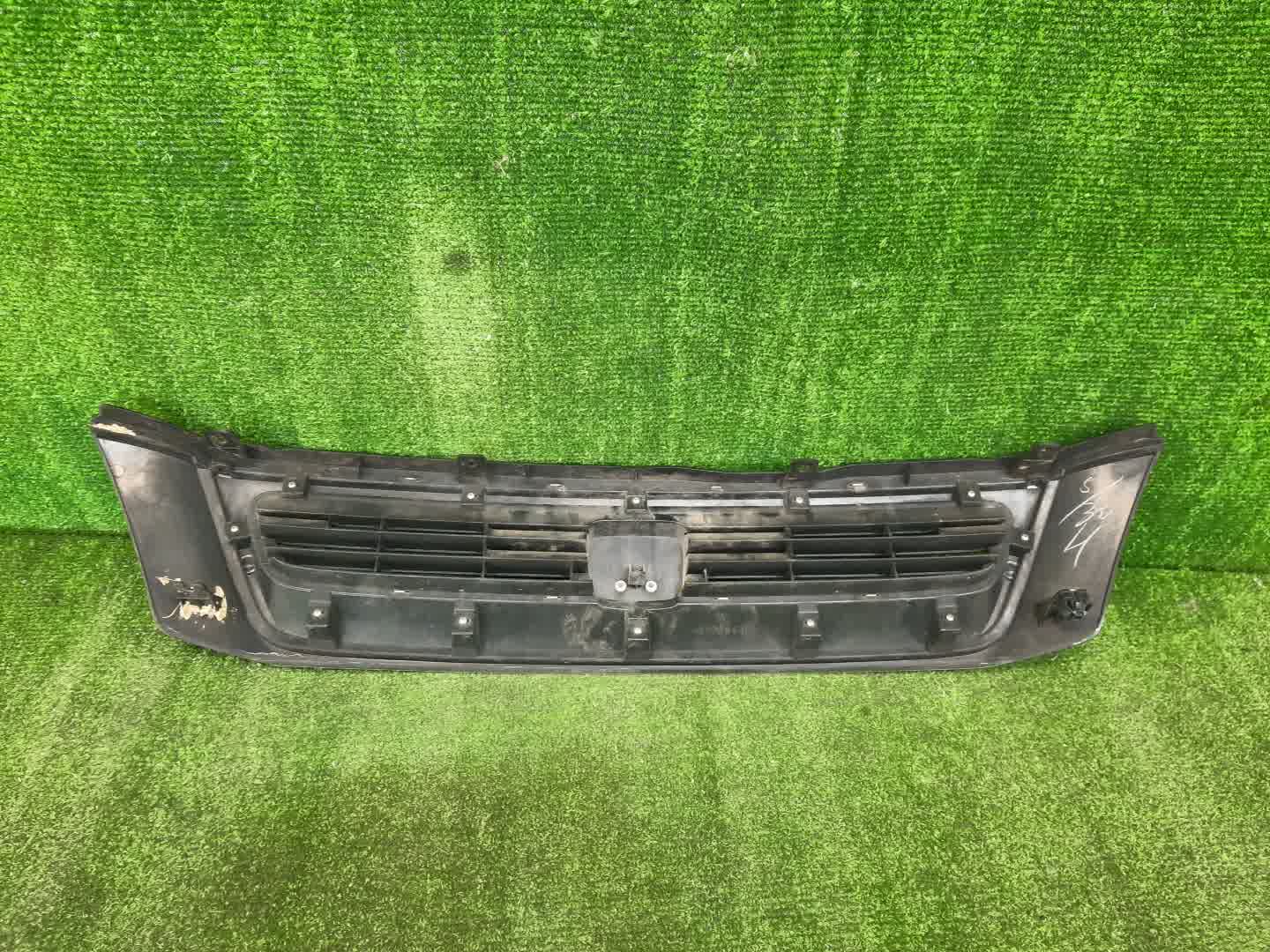 Решетка радиатора HONDA CR-V RD1, RD2 2 ракурс